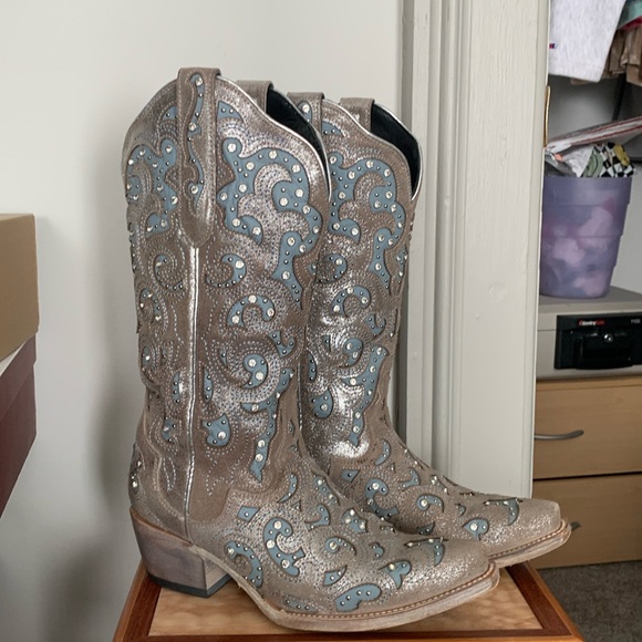 Women's cowboy boots size 8. Worn only a few times in excellent condition. - Picture 1 of 4